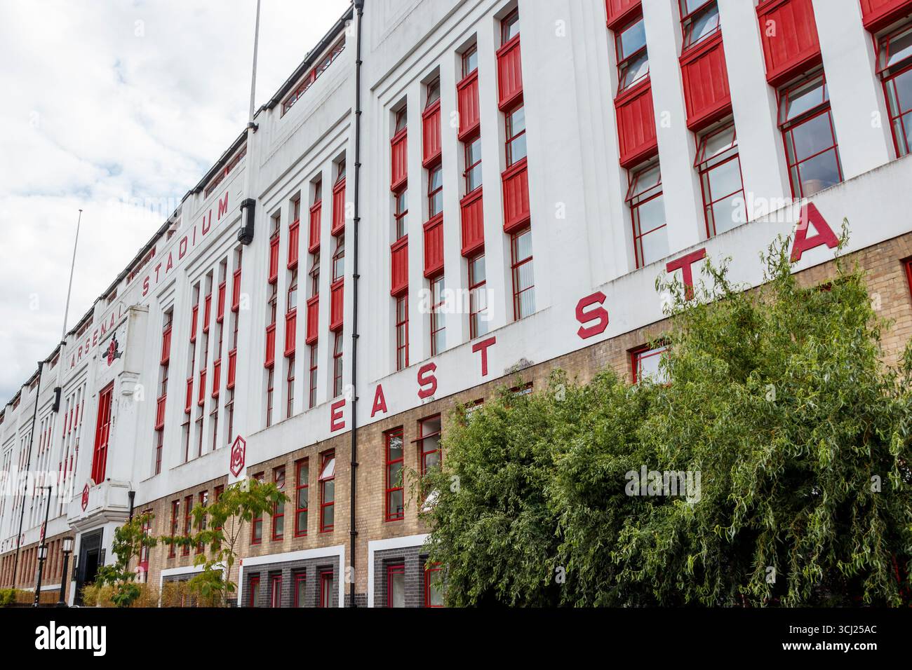 L'East Stand del vecchio stadio di calcio dell'Arsenal, ora un complesso residenziale di lusso, Highbury, Londra, Regno Unito Foto Stock