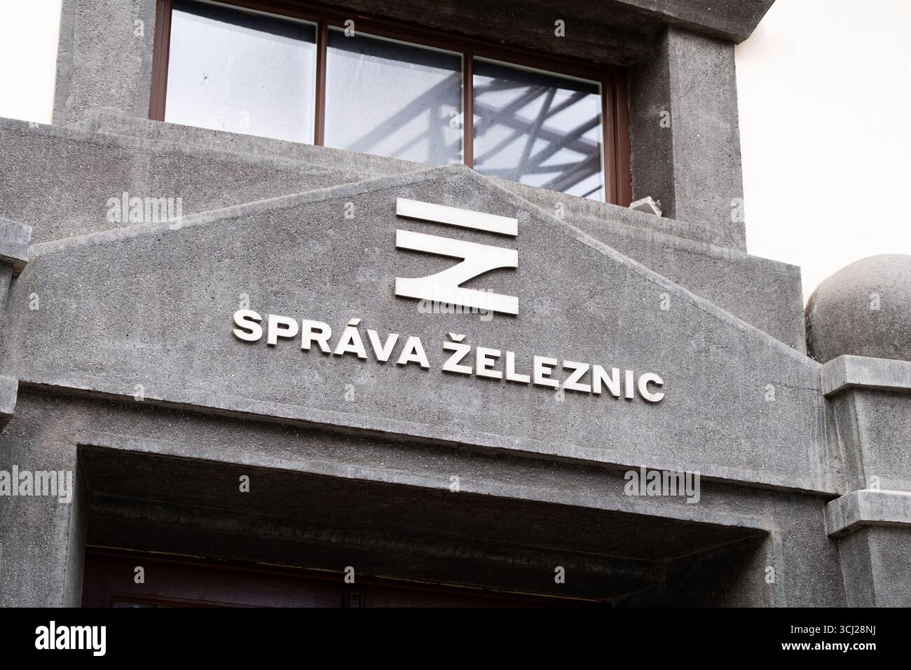 správa železnic logo del gestore dell’infrastruttura ferroviaria ceca. Segnaletica dell'organizzazione statale nel settore dei trasporti pubblici. Foto Stock