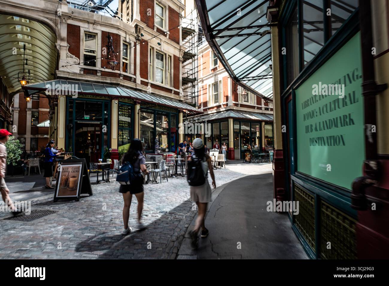 Leadenhall Market: Fascino storico e vita urbana. Londra Foto Stock