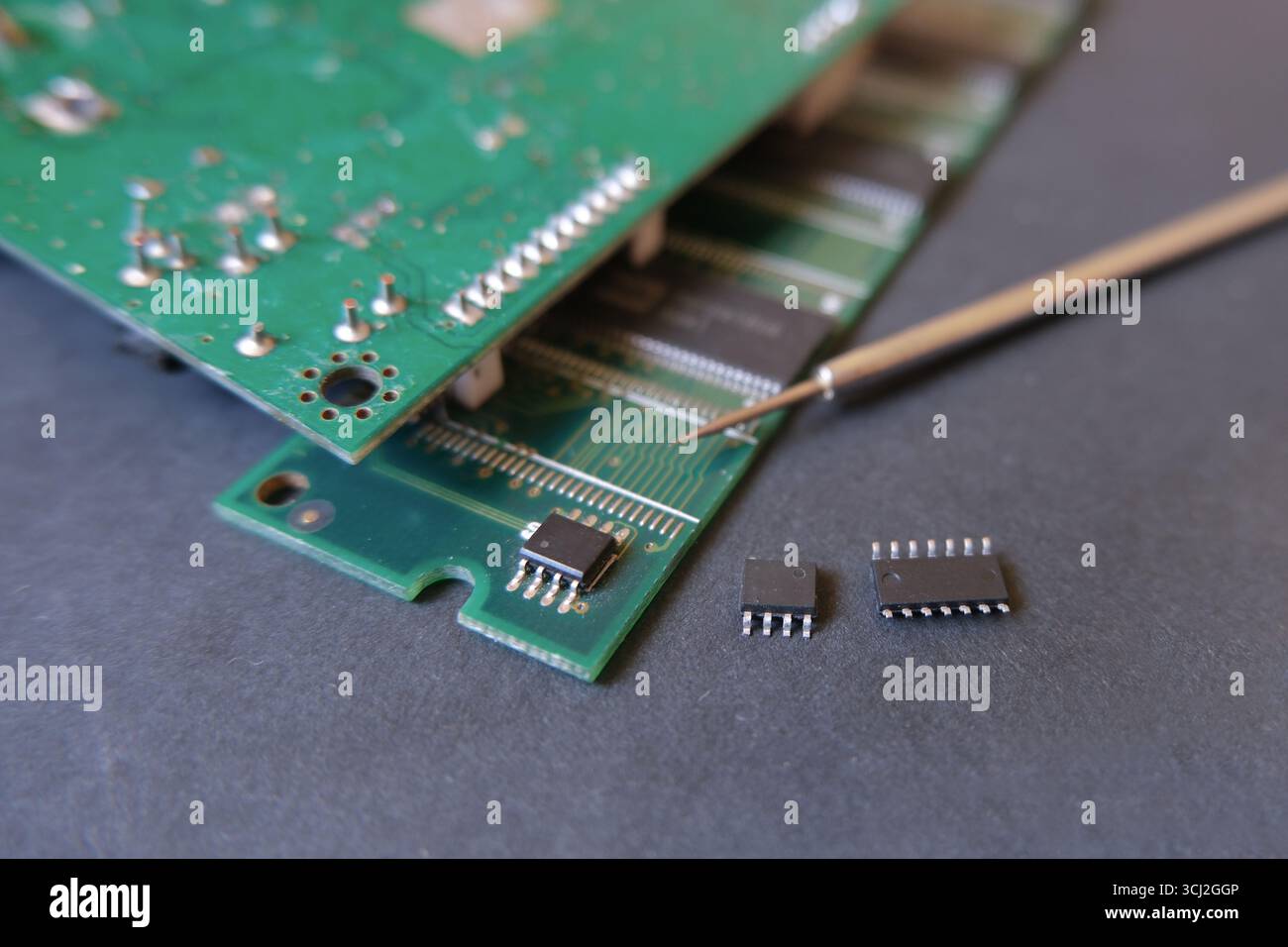 Tecnologia e materiali dei semiconduttori. Focalizzata sui circuiti integrati. Foto Stock