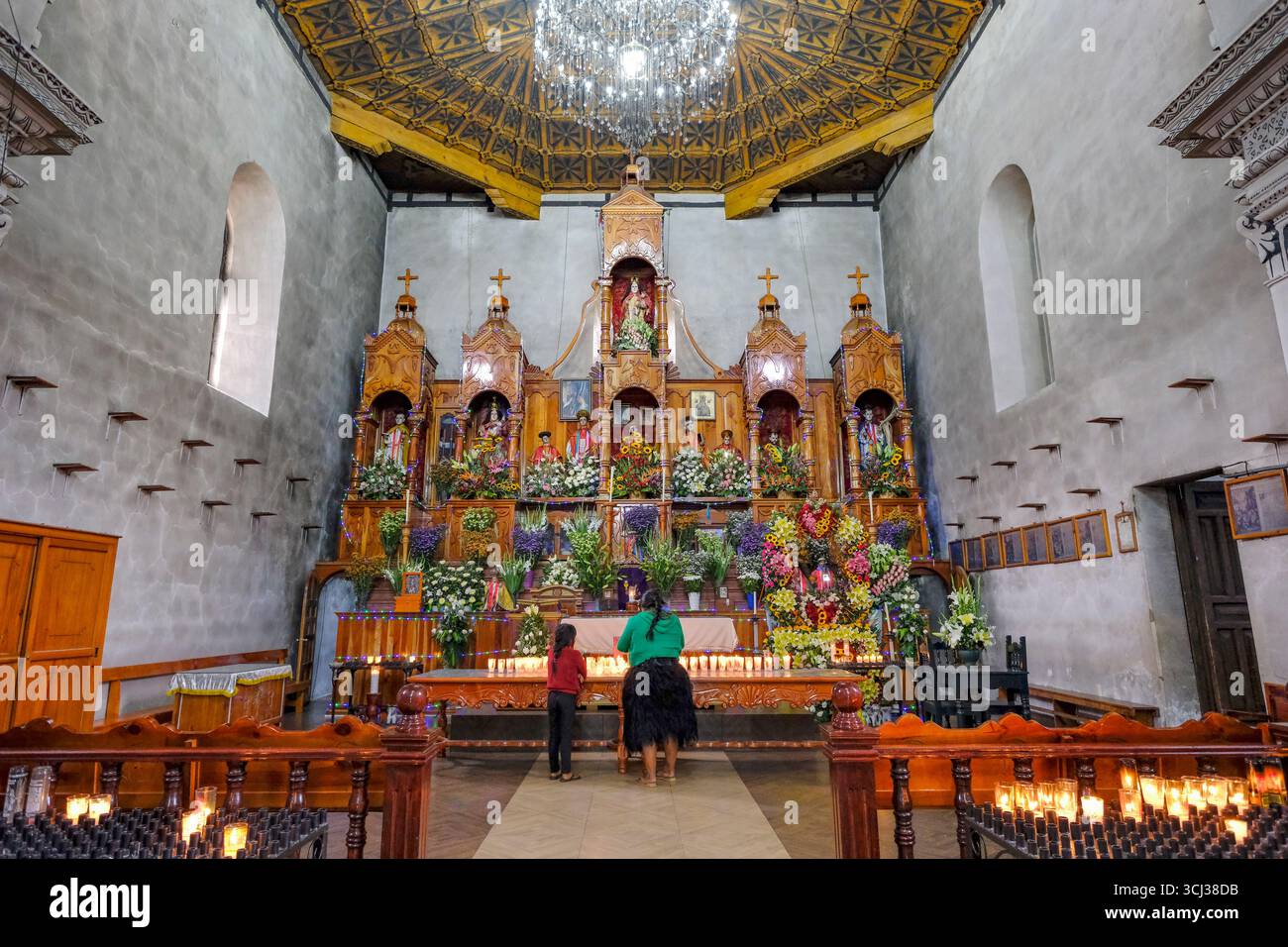 Zinacantan, Messico - 21 marzo 2025: Chiesa di San Lorenzo Martir a Zinacantan, Chiapas, Messico. Foto Stock