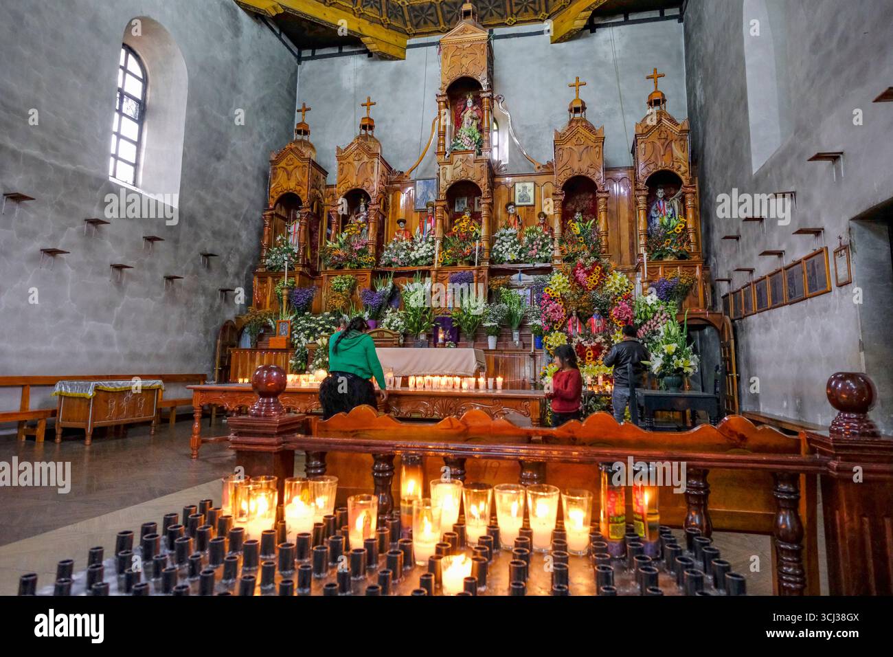 Zinacantan, Messico - 21 marzo 2025: Chiesa di San Lorenzo Martir a Zinacantan, Chiapas, Messico. Foto Stock