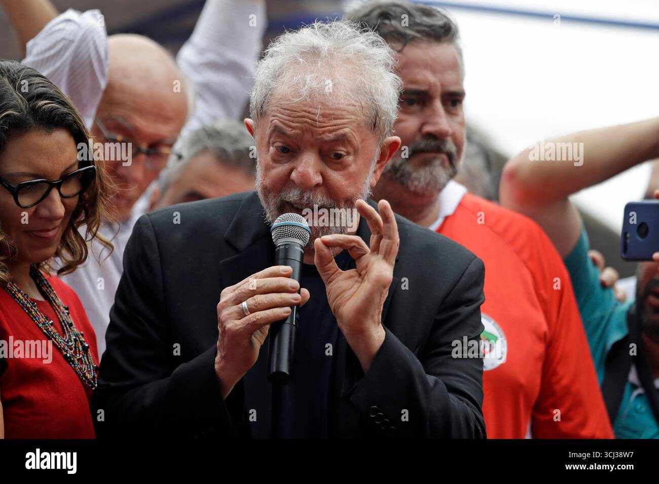 Sao Bernardo do campo, SP, Brasile - 9 novembre 2019: Parla il presidente del Brasile Luiz Inacio Lula da Silva, accanto alla moglie Rosangela Silva, Janja. Foto Stock
