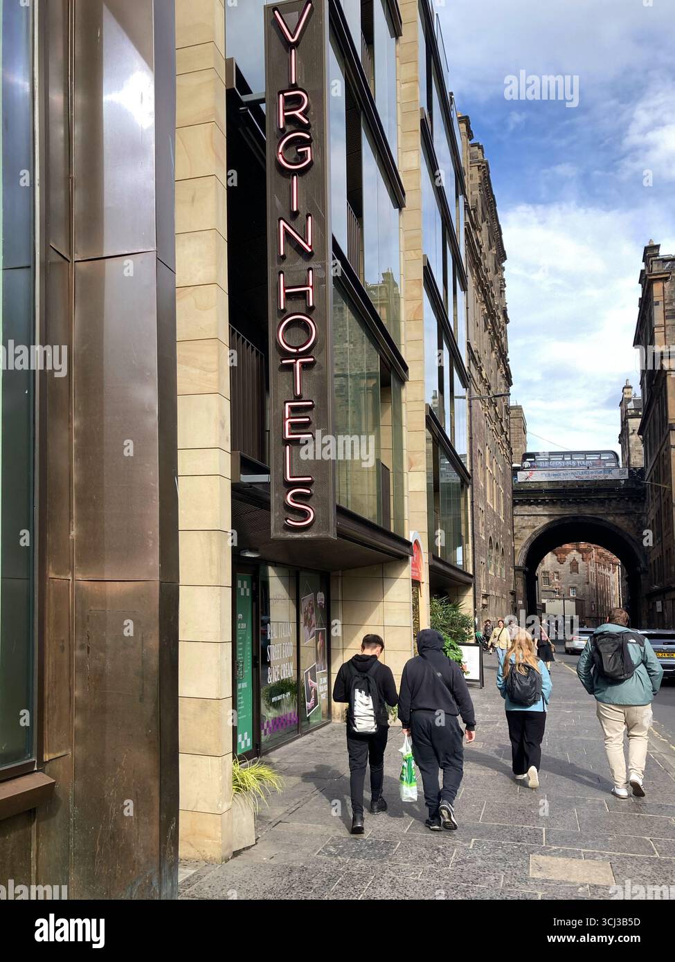 Hotel Virgin, Cowgate Edimburgo, Scozia - Immagine stock catturata con smartphone
