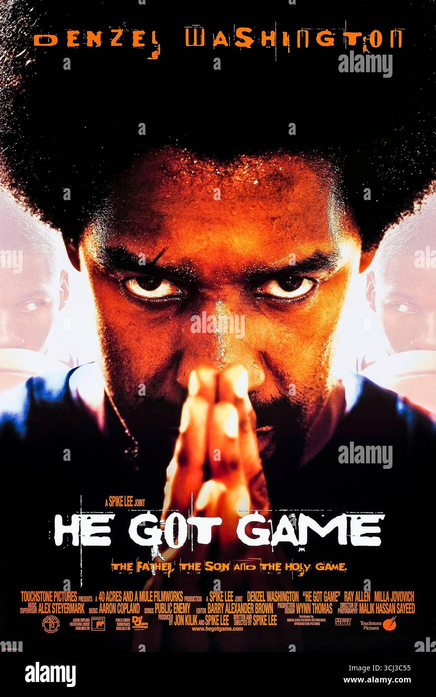 He Got Game (1998) diretto da Spike Lee e interpretato da Denzel Washington, Ray Allen e Milla Jovovich. A un detenuto viene concesso un breve rilascio per persuadere il suo figlio straniero, la migliore prospettiva della nazione nel basket, a firmare con l'alma mater del governatore in cambio di clemenza. Fotografia di un poster originale del 1998 USA a un foglio SOLO PER USO EDITORIALE. Crediti: BFA / Buena Vista Pictures Distribution Foto Stock