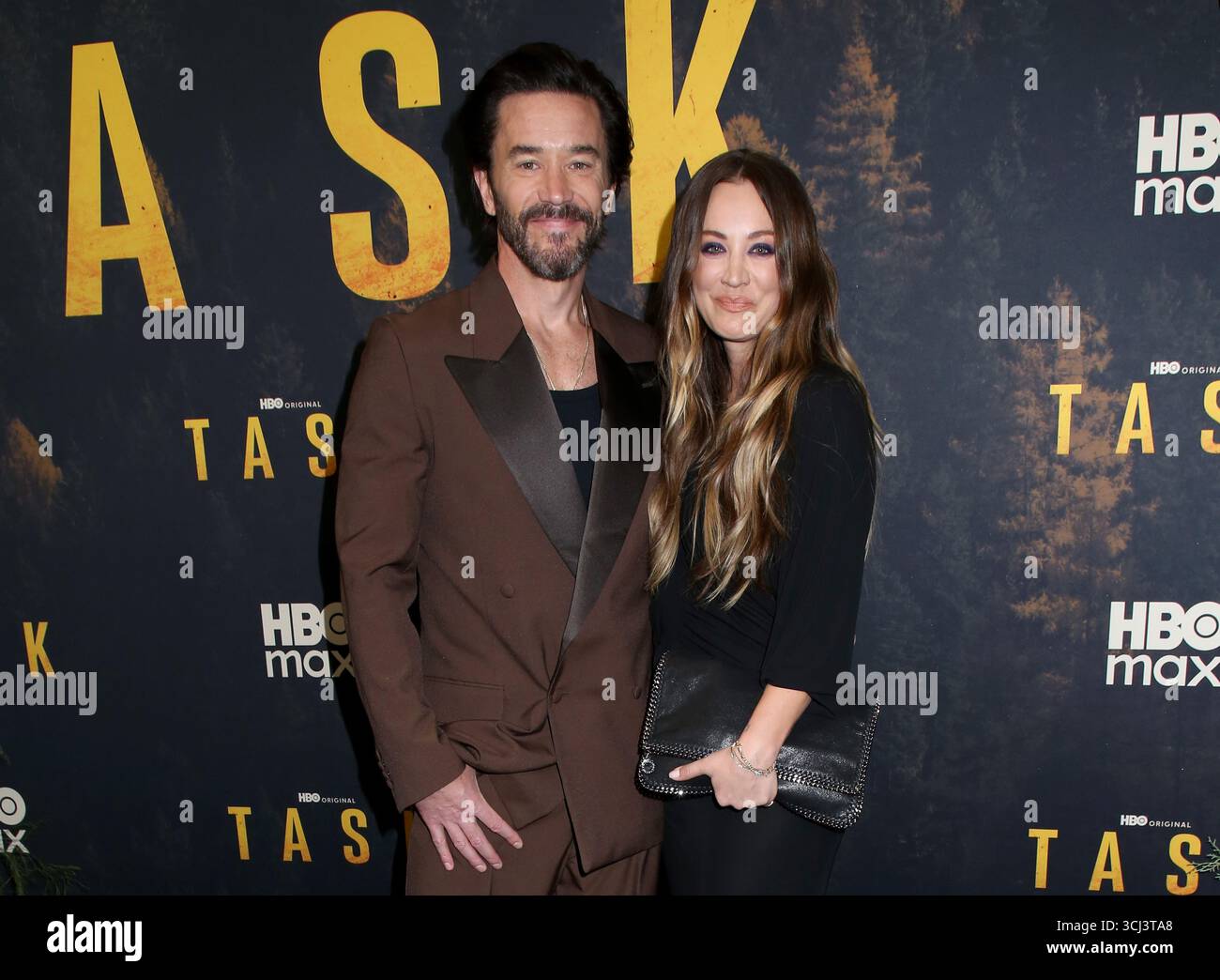 New York, Stati Uniti. 4 settembre 2025. Tom Pelphrey e Kaley Cuoco hanno partecipato alla prima "Task" di HBO a New York tenutasi al Perelman Performing Arts Center il 4 settembre 2025 a New York, New York © Steven Bergman/AFF-USA.COM Credit: AFF/Alamy Live News Foto Stock