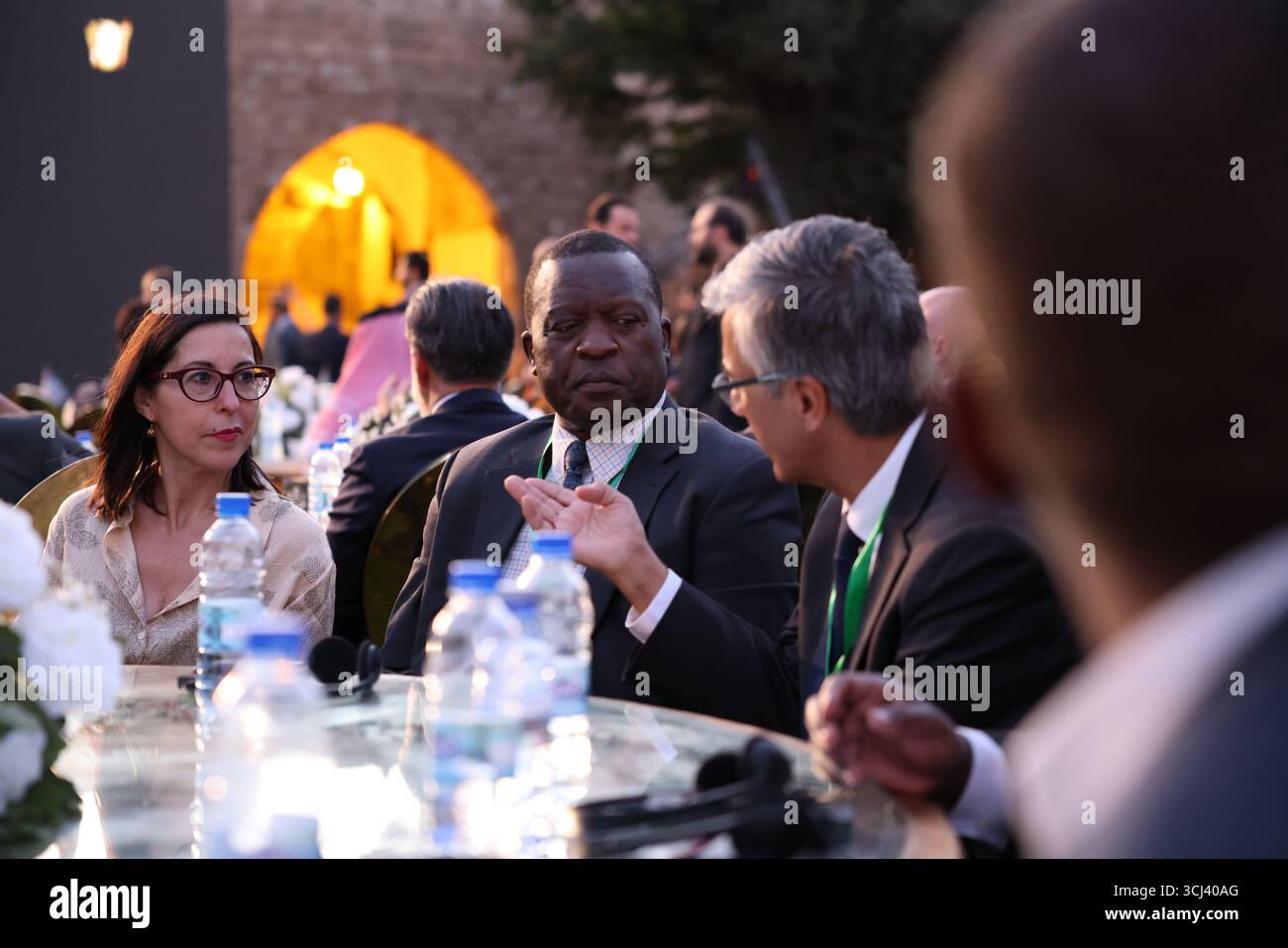 Damasco, Siria. 4 settembre 2025. Il presidente siriano Ahmed al-Sharaa ha inaugurato il Fondo di sviluppo siriano durante una cerimonia alla Cittadella di Damasco, cui hanno partecipato alti funzionari e ambasciatori stranieri. (Credit Image: © Mohmmad Bashir Aldaher/ZUMA Press Wire) SOLO PER USO EDITORIALE! Non per USO commerciale! Foto Stock