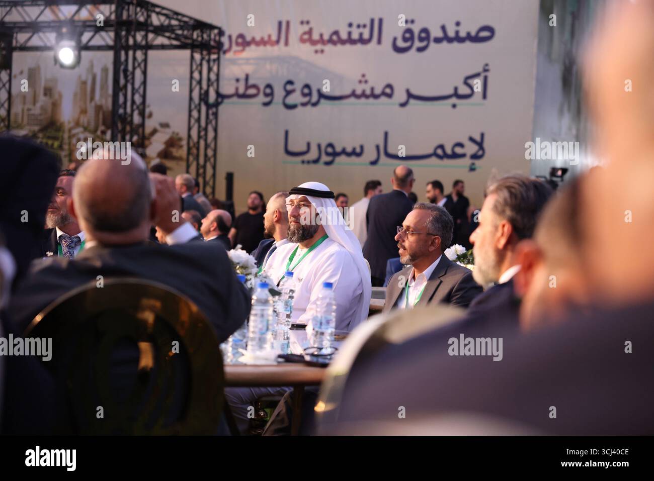 Damasco, Siria. 4 settembre 2025. Il presidente siriano Ahmed al-Sharaa ha inaugurato il Fondo di sviluppo siriano durante una cerimonia alla Cittadella di Damasco, cui hanno partecipato alti funzionari e ambasciatori stranieri. (Credit Image: © Mohmmad Bashir Aldaher/ZUMA Press Wire) SOLO PER USO EDITORIALE! Non per USO commerciale! Foto Stock