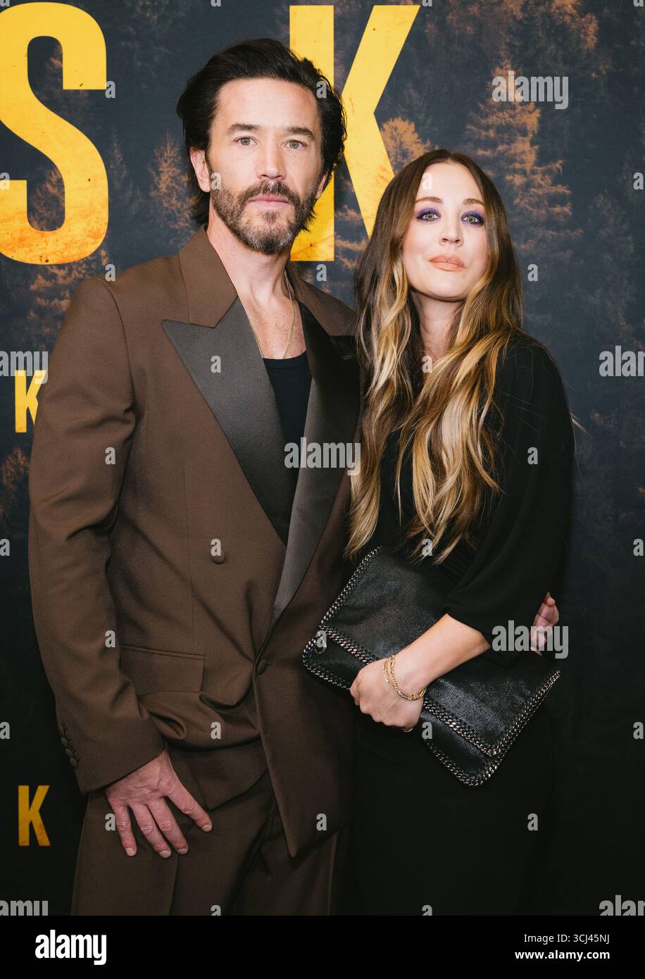 4 settembre 2025, New York, New York, Stati Uniti: Tom Pelphrey e Kaley Cuoco partecipano alla serie HBO Max 'Task'. Si tiene al Perelman Performing Arts Center di New York. Dinara Khairova/Photo Image Press/Zuma Press 4 settembre 2025. (Credit Image: © Photo Image Press via ZUMA Press Wire) SOLO PER USO EDITORIALE! Non per USO commerciale! Foto Stock