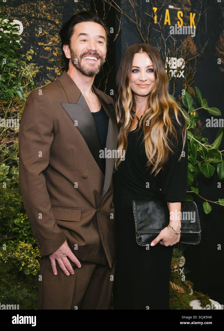 4 settembre 2025, New York, New York, Stati Uniti: Tom Pelphrey e Kaley Cuoco partecipano alla serie HBO Max 'Task'. Si tiene al Perelman Performing Arts Center di New York. Dinara Khairova/Photo Image Press/Zuma Press 4 settembre 2025. (Credit Image: © Photo Image Press via ZUMA Press Wire) SOLO PER USO EDITORIALE! Non per USO commerciale! Foto Stock