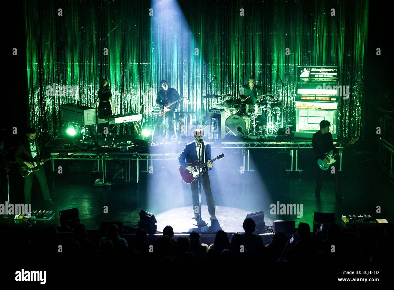 Oslo, Norvegia. 4 settembre 2025. La band americana Lord Huron esegue un concerto dal vivo al Sentrum Scene di Oslo. Qui il cantante e musicista Ben Schneider viene visto dal vivo sul palco. Credito: Gonzales Photo/Alamy Live News Foto Stock