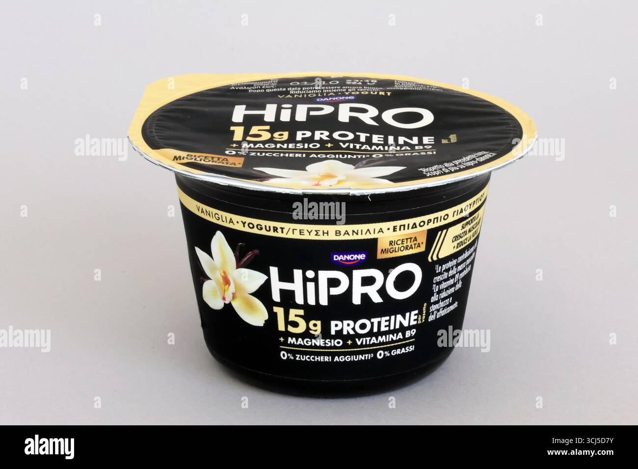 HiPRO Vanilla yogurt 15g proteina con magnesio e vitamina B9 di Danone Nutricia S.p.A. - Italia Foto Stock