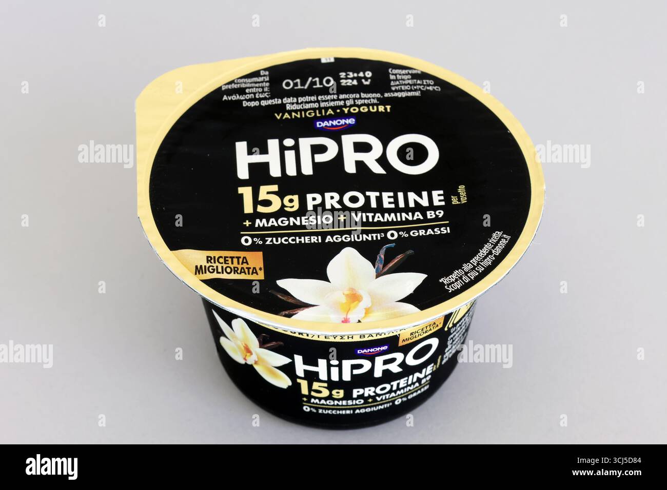 HiPRO Vanilla yogurt 15g proteina con magnesio e vitamina B9 di Danone Nutricia S.p.A. - Italia Foto Stock