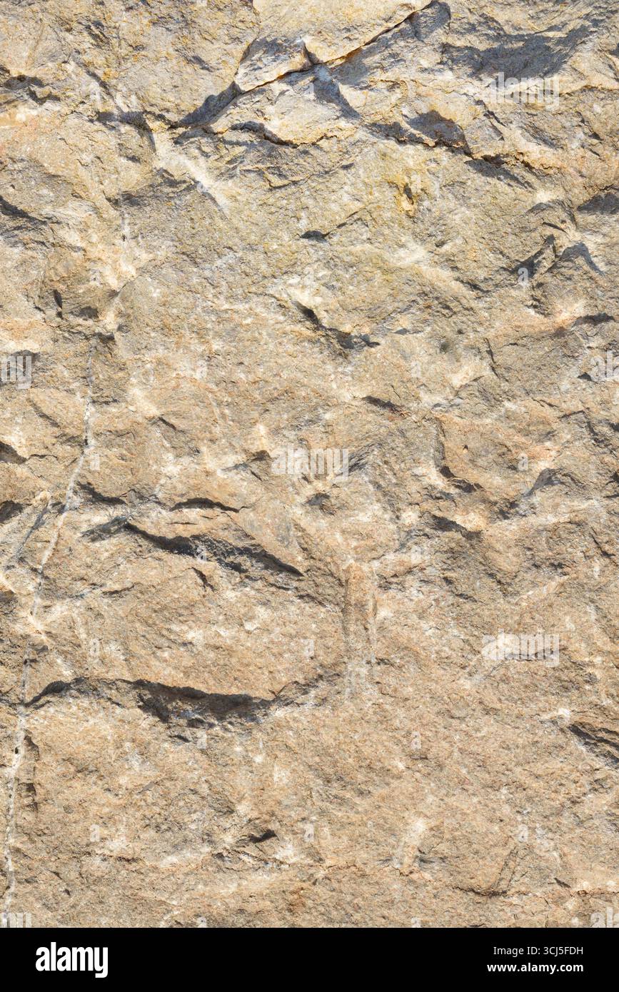 Sfondo di dettaglio macro del blocco di pietra irregolare. Vista dall'alto. Foto Stock