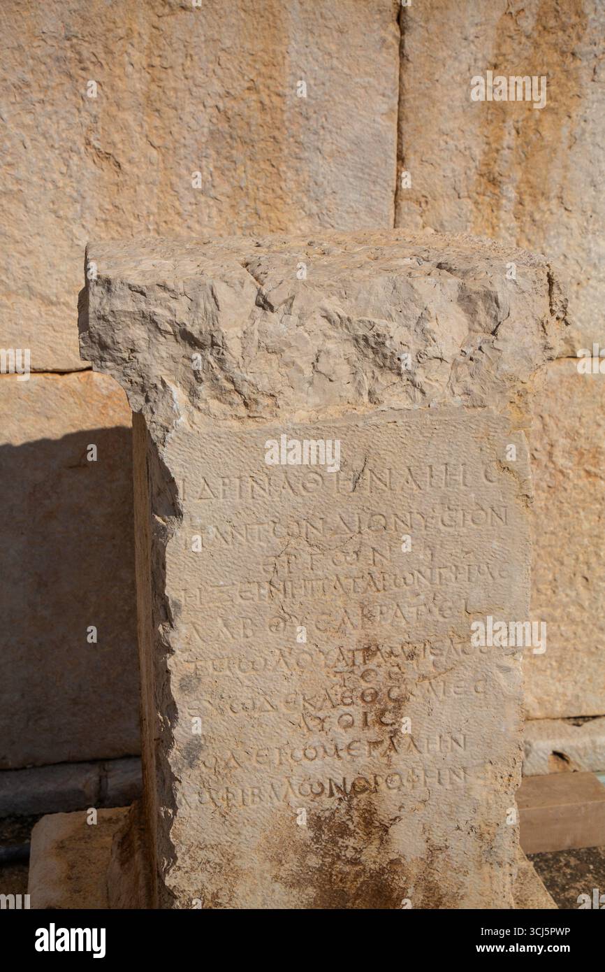 Iscrizioni intagliate, antica città di Patara (le origini risalgono al 5.500 a.C.), Parco Nazionale di Patara, Antalya, Turchia Foto Stock