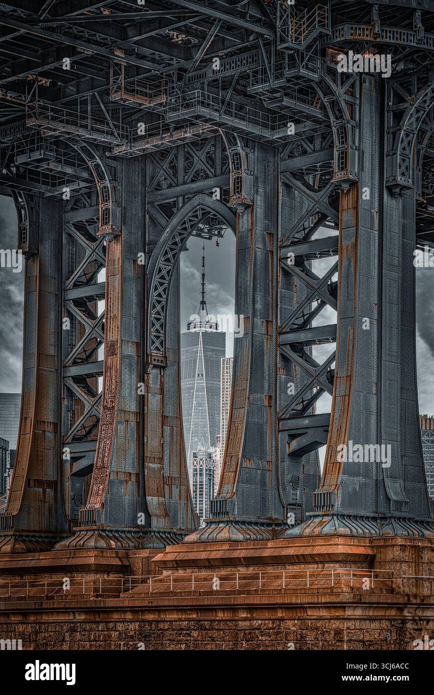 Manhattan Bridge Frames WTC NYC Foto Stock