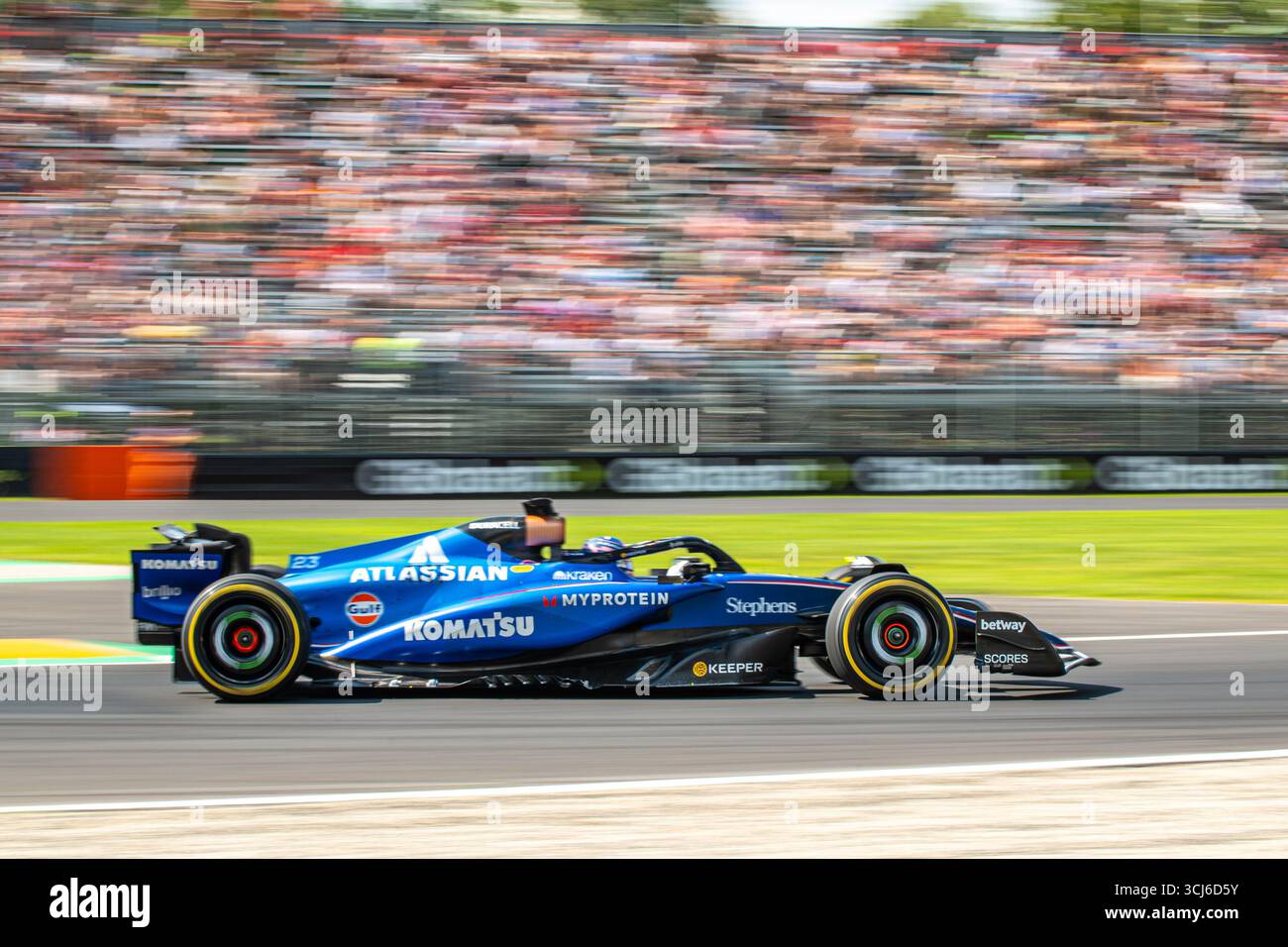 Alexander Albon (THA) alla guida della Williams Racing durante le prove libere del GP di F1 d'Italia sul circuito di Monza il 5 settembre 2025. Foto Stock