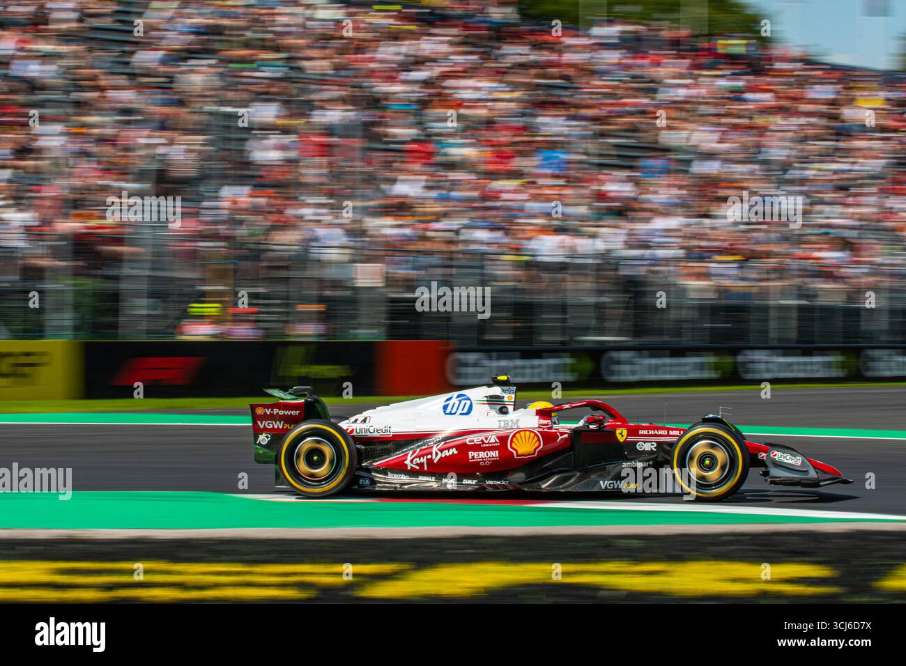 Lewis Hamilton (GBR) alla guida della Scuderia Ferrari HP durante le prove libere del GP di F1 d'Italia sul circuito di Monza il 5 settembre 2025. Foto Stock