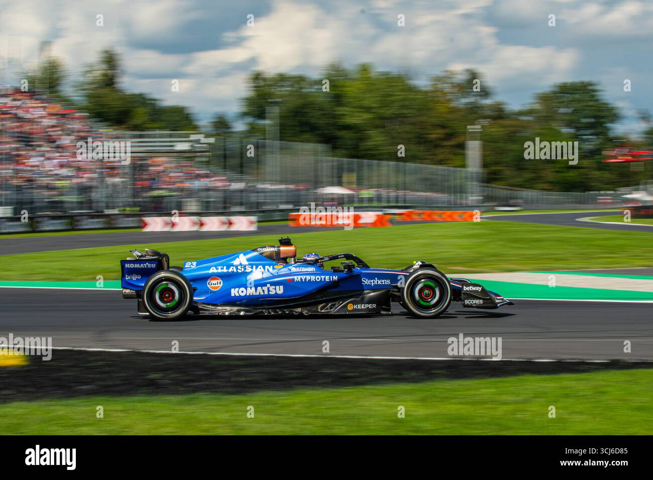 Alexander Albon (THA) alla guida della Williams Racing durante le prove libere del GP di F1 d'Italia sul circuito di Monza il 5 settembre 2025. Foto Stock