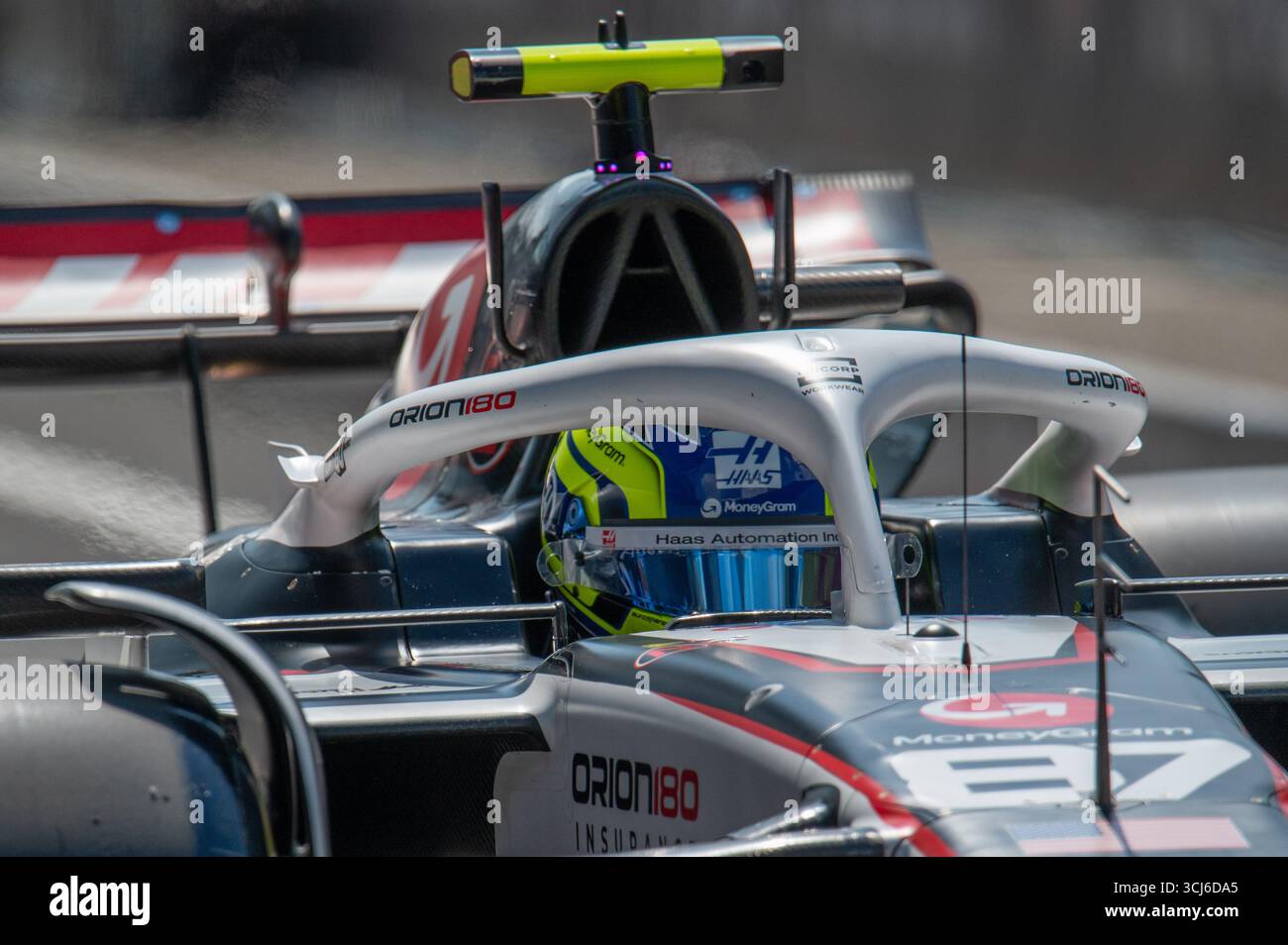 Oliver Bearman (GBR) alla guida del MoneyGram Haas F1 Team durante le prove libere del GP di F1 d'Italia sul circuito di Monza il 5 settembre 2025. Foto Stock