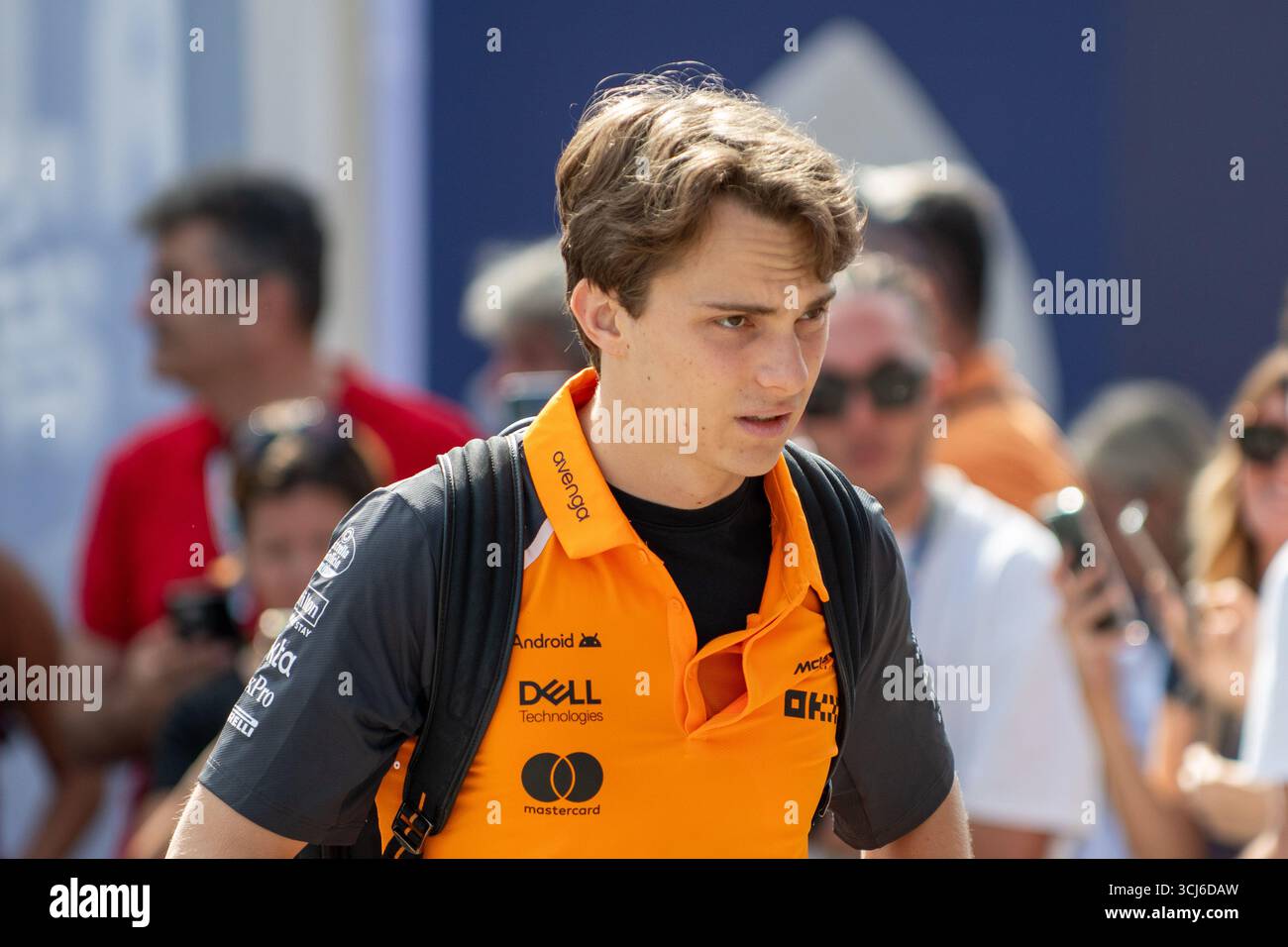 Oscar Piastri (AUS) arriva al GP di F1 d'Italia sul circuito di Monza il 5 settembre 2025. Foto Stock