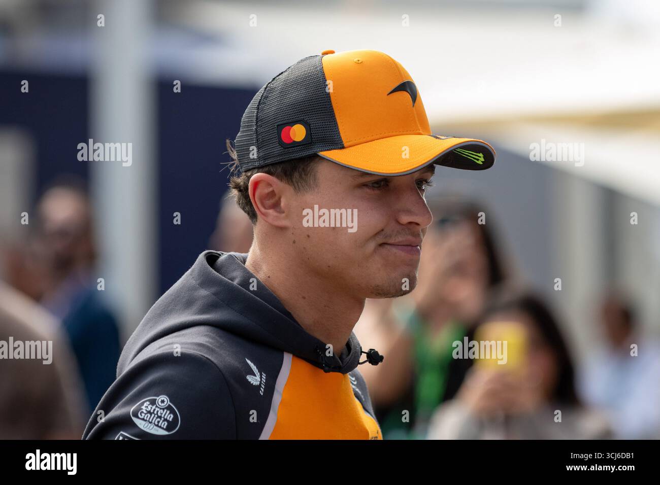 Lando Norris (GBR) approda al GP di F1 d'Italia sul circuito di Monza il 5 settembre 2025. Foto Stock