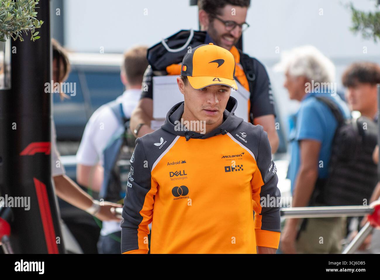 Lando Norris (GBR) approda al GP di F1 d'Italia sul circuito di Monza il 5 settembre 2025. Foto Stock