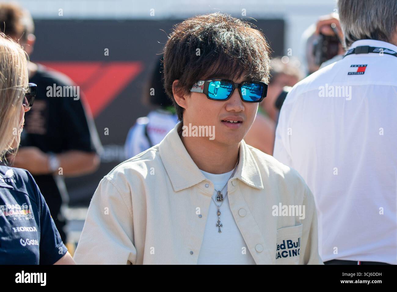 Yuki Tsunoda (JPN) arriva al GP di F1 d'Italia sul circuito di Monza il 5 settembre 2025. Foto Stock