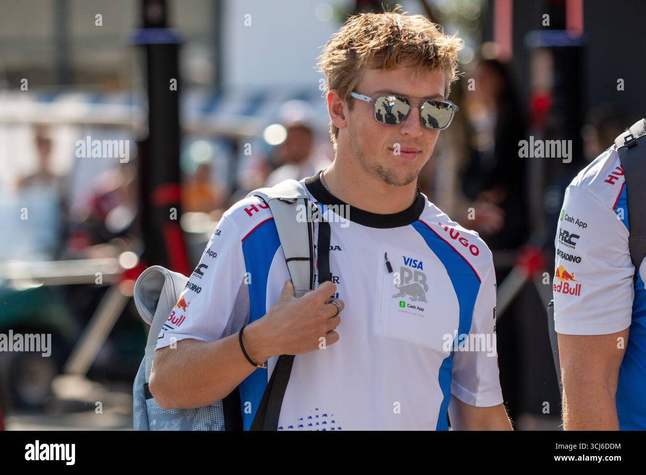Liam Lawson (NZL) arriva al GP di F1 d'Italia sul circuito di Monza il 5 settembre 2025. Foto Stock