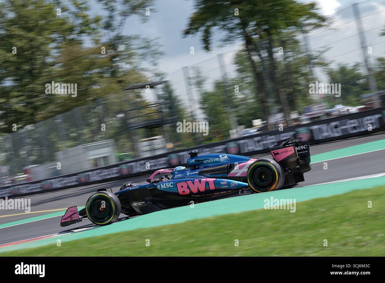 Pierre Gasly di Francia alla guida del (10) BWT Alpine F1 Team A525 durante le prove libere del Gran Premio d'Italia 2025 di Formula 1 PIRELLI, 16° round del Campionato del mondo di Formula 1 2025 FIA, 5 settembre 2025 sull'autodromo Nazionale Monza, a Monza, in Italia. Crediti: Luca Rossini/Alamy Live News Foto Stock
