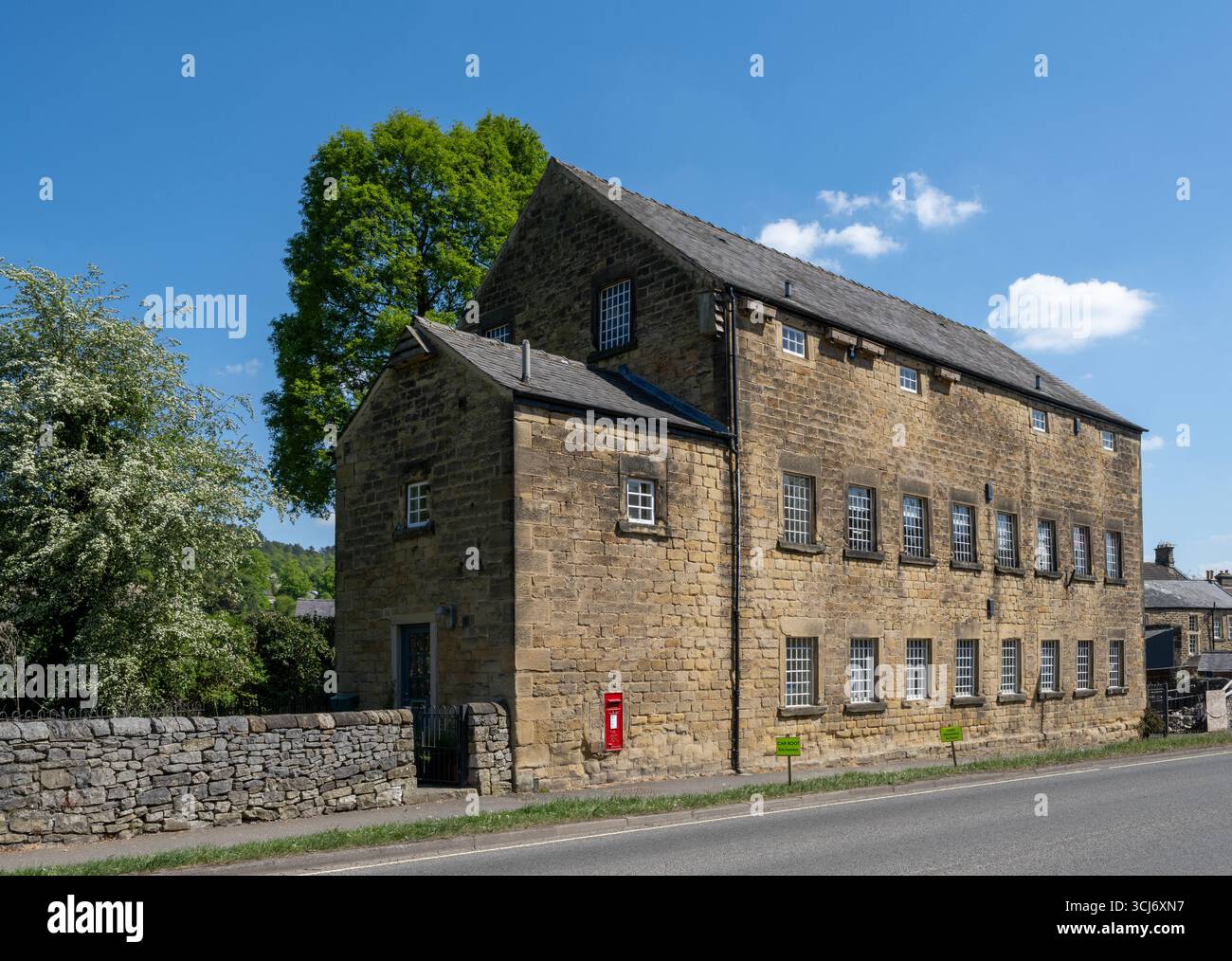The Victoria Mill, Buxton Road, Bakewell, Derbyshire, Inghilterra, Regno Unito - edificio classificato di grado II Foto Stock