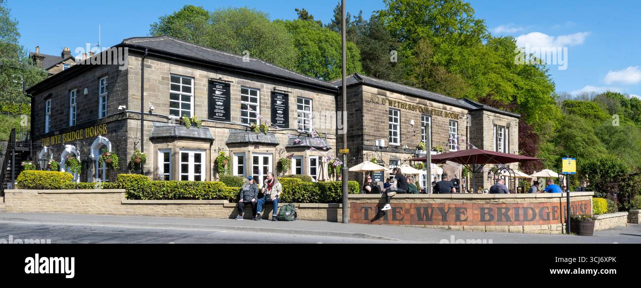 The Wye Bridge House - JD Wetherspoon Public House - Fairfield Road, Buxton, Derbyshire, Inghilterra, Regno Unito. Foto Stock
