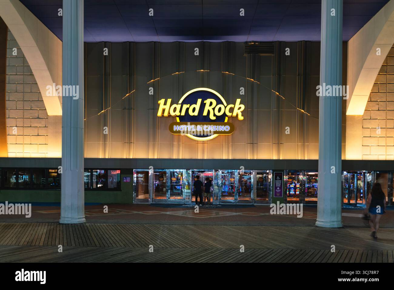 Atlantic City, New Jersey - 25 agosto 2025: Gli hotel Hard Rock offrono un'esperienza di ospitalità a tema musicale, conosciuta per la loro collezione di celebri mem rock and roll Foto Stock