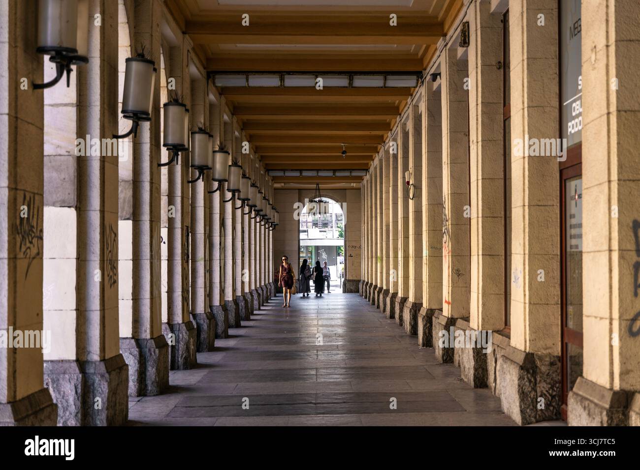 Argilla degli anni '1950 di Arkady Wrocławskie in via Świdnicka, Breslavia, Polonia Foto Stock
