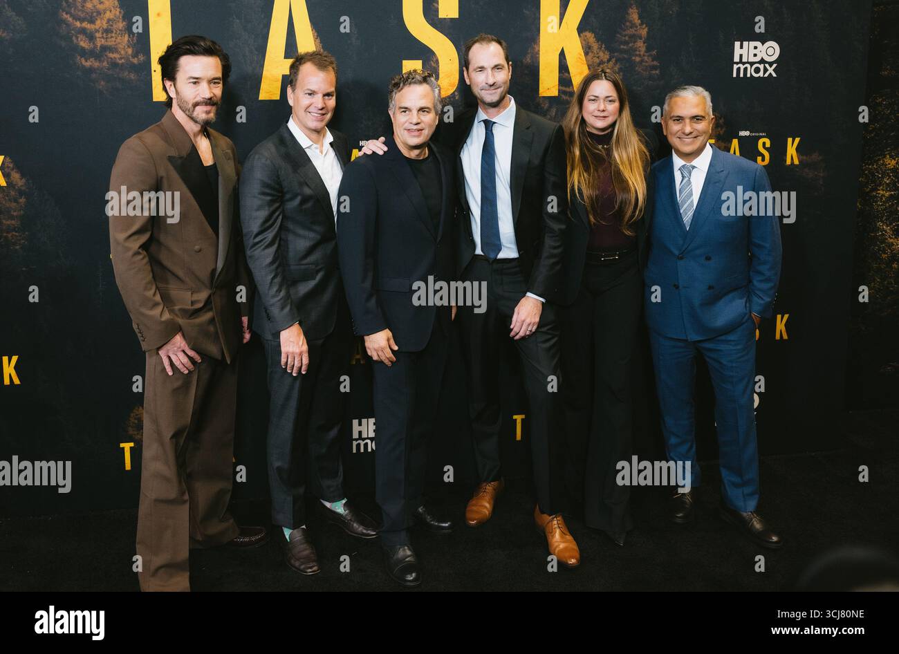 4 settembre 2025, New York, New York, Stati Uniti: Tom Pelphrey, Casey Bloys, Mark Ruffalo, Brad Ingelsby, Francesca Orsi e Mark Roybal partecipano alla serie Max di HBO 'Task'. Si tiene al Perelman Performing Arts Center di New York. Dinara Khairova/Photo Image Press/Zuma Press 4 settembre 2025. (Credit Image: © Photo Image Press via ZUMA Press Wire) SOLO PER USO EDITORIALE! Non per USO commerciale! Foto Stock