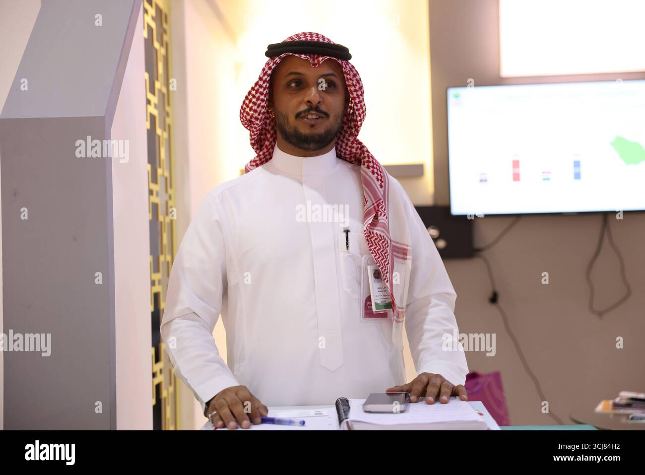 Le aziende saudite partecipano alla Fiera Internazionale di Damasco a sostegno dell'economia Syrias post-Assad le aziende saudite espongono prodotti e investimenti all'interno del padiglione saudita alla Fiera Internazionale di Damasco, la prima edizione dopo la caduta di Bashar al-Assad, sottolineando il sostegno di Riyad alla ripresa economica siriana. Damasco Siria Copyright: XMohammadxBashirxAldaherx Foto Stock