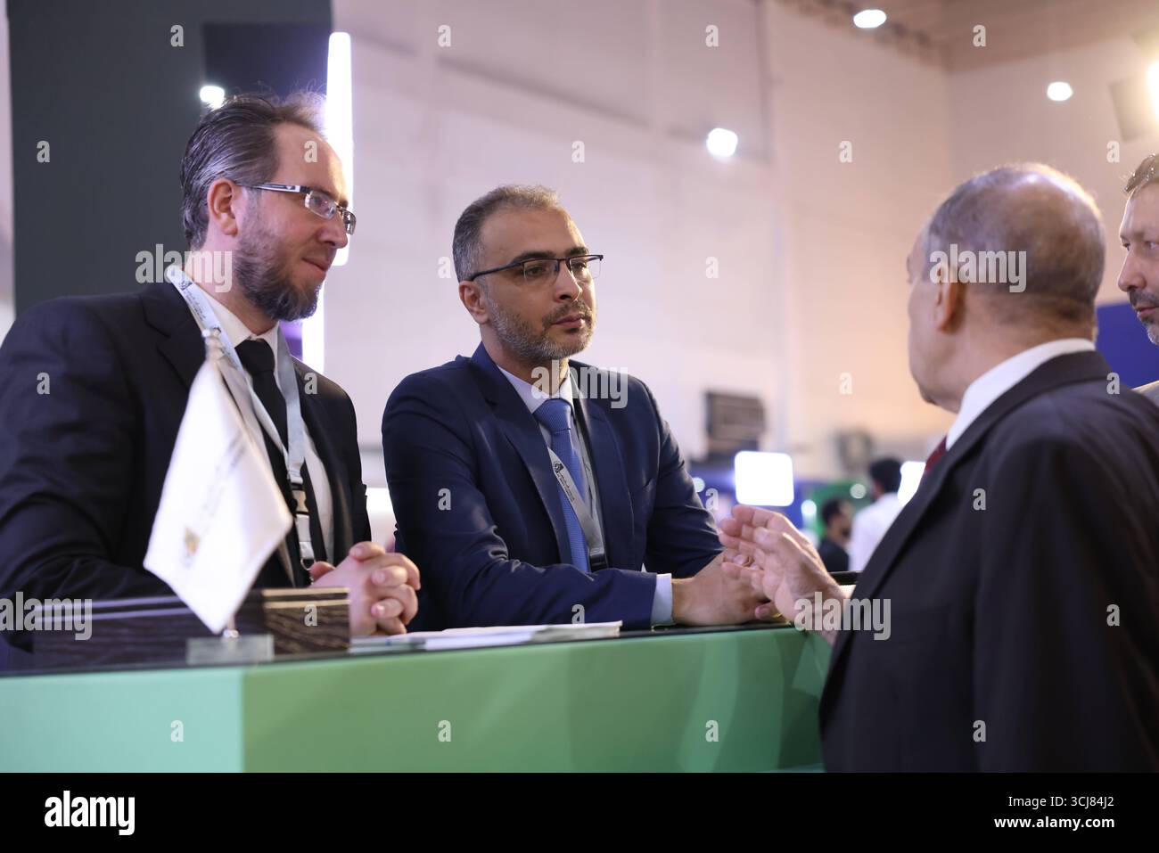 Le aziende saudite partecipano alla Fiera Internazionale di Damasco a sostegno dell'economia Syrias post-Assad le aziende saudite espongono prodotti e investimenti all'interno del padiglione saudita alla Fiera Internazionale di Damasco, la prima edizione dopo la caduta di Bashar al-Assad, sottolineando il sostegno di Riyad alla ripresa economica siriana. Damasco Siria Copyright: XMohammadxBashirxAldaherx Foto Stock