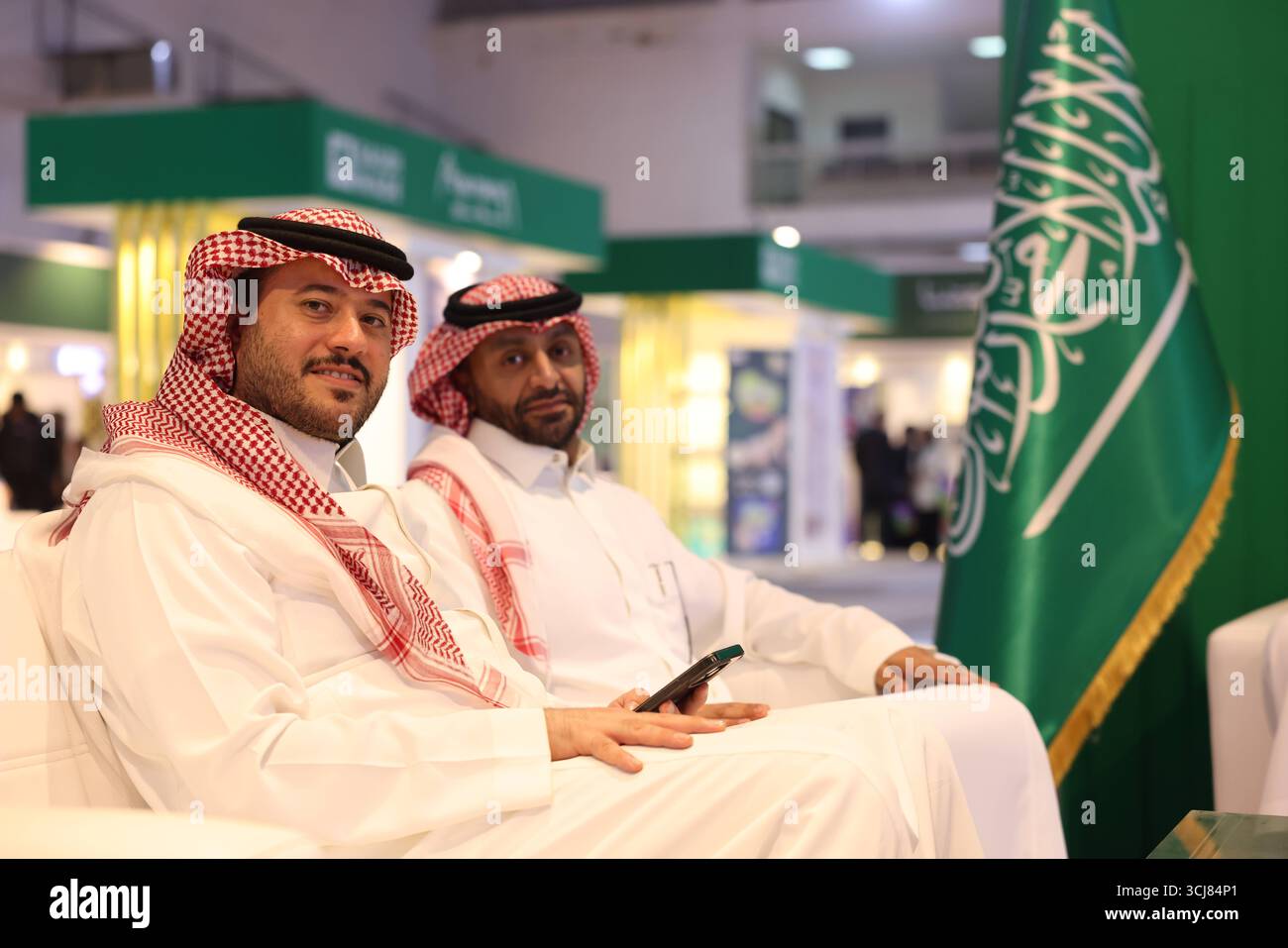 Le aziende saudite partecipano alla Fiera Internazionale di Damasco a sostegno dell'economia Syrias post-Assad le aziende saudite espongono prodotti e investimenti all'interno del padiglione saudita alla Fiera Internazionale di Damasco, la prima edizione dopo la caduta di Bashar al-Assad, sottolineando il sostegno di Riyad alla ripresa economica siriana. Damasco Siria Copyright: XMohammadxBashirxAldaherx Foto Stock