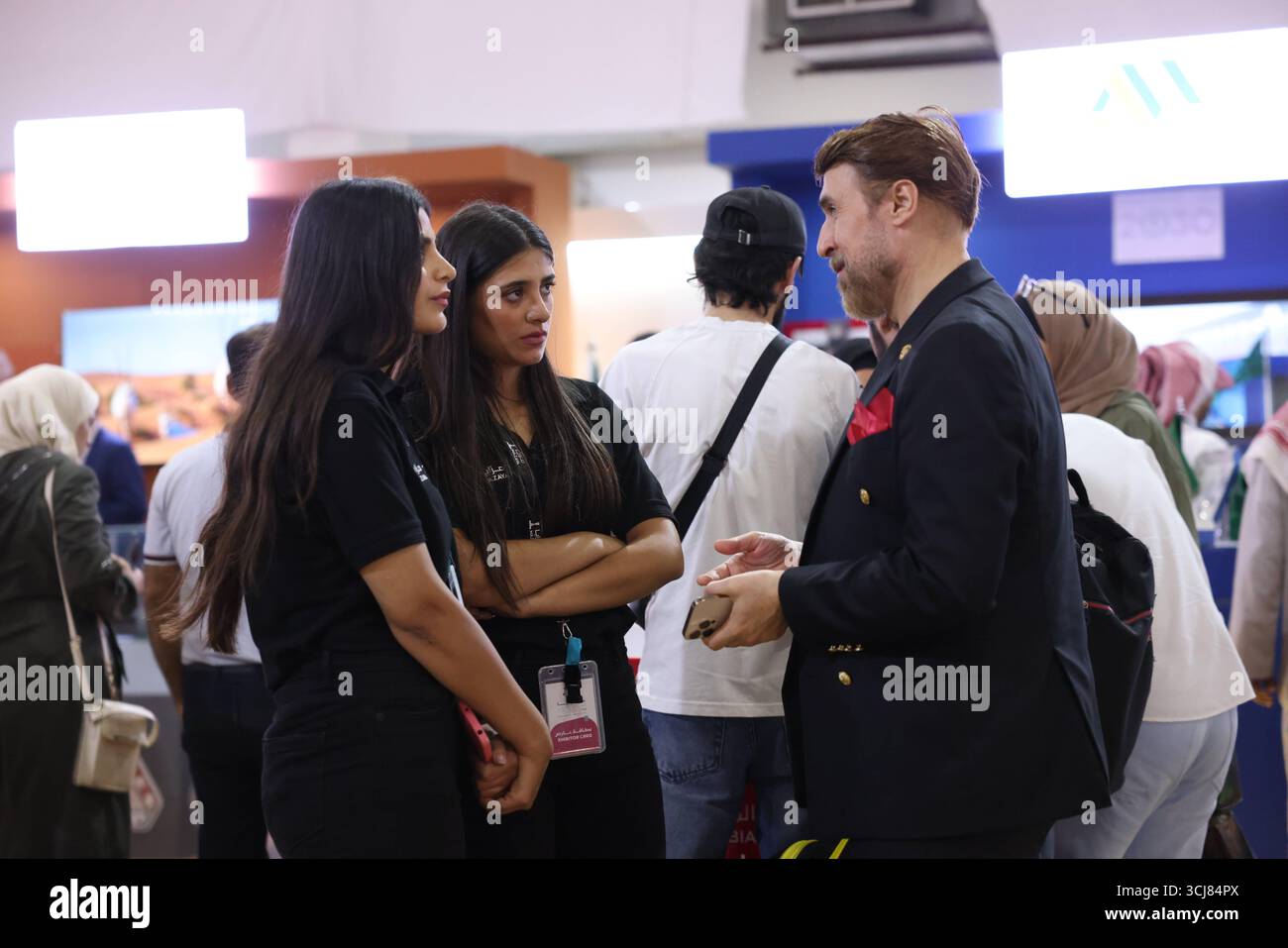 Le aziende saudite partecipano alla Fiera Internazionale di Damasco a sostegno dell'economia Syrias post-Assad le aziende saudite espongono prodotti e investimenti all'interno del padiglione saudita alla Fiera Internazionale di Damasco, la prima edizione dopo la caduta di Bashar al-Assad, sottolineando il sostegno di Riyad alla ripresa economica siriana. Damasco Siria Copyright: XMohammadxBashirxAldaherx Foto Stock