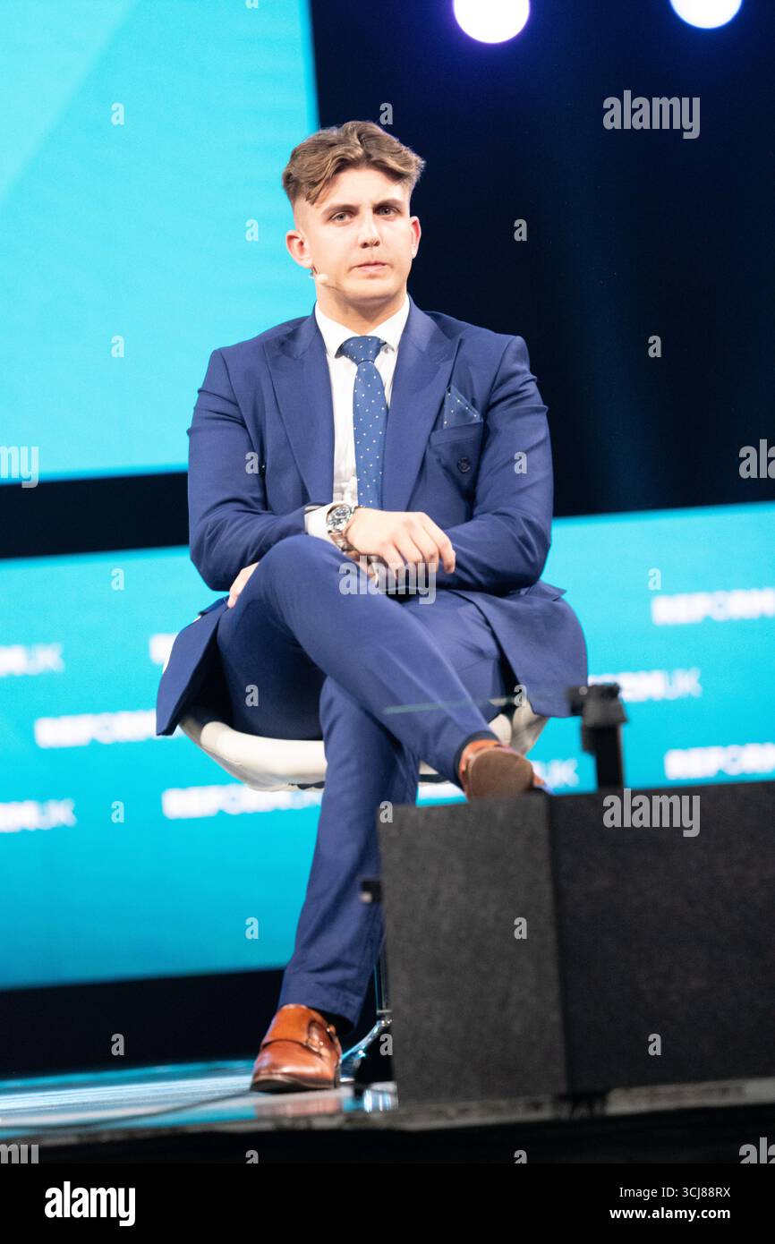 Birmingham, Regno Unito. 5 settembre 2025. George Finch, Warwickshire, il più giovane leader del consiglio del Regno Unito a "imparare dai nostri consigli" alla conferenza Reform UK. Crediti: GaryRobertsphotography/Alamy Live News Foto Stock