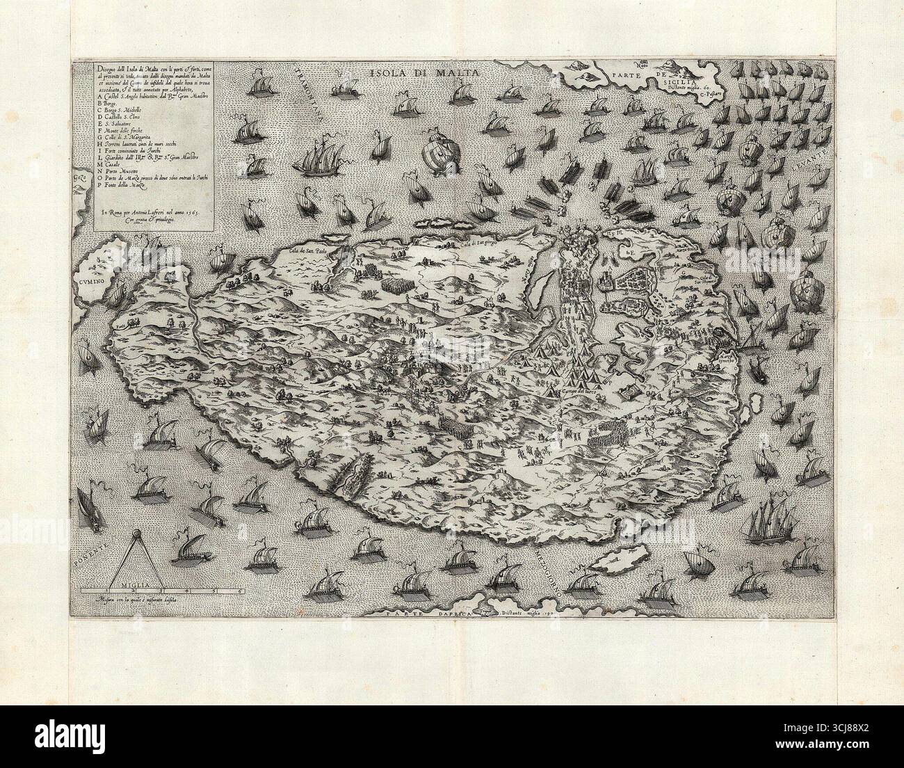 Stampa della mappa storica del grande assedio di Malta che mostra l'isola con porti, fortificazioni e flotte navali. Antonio Lafreri. 1565. Foto Stock