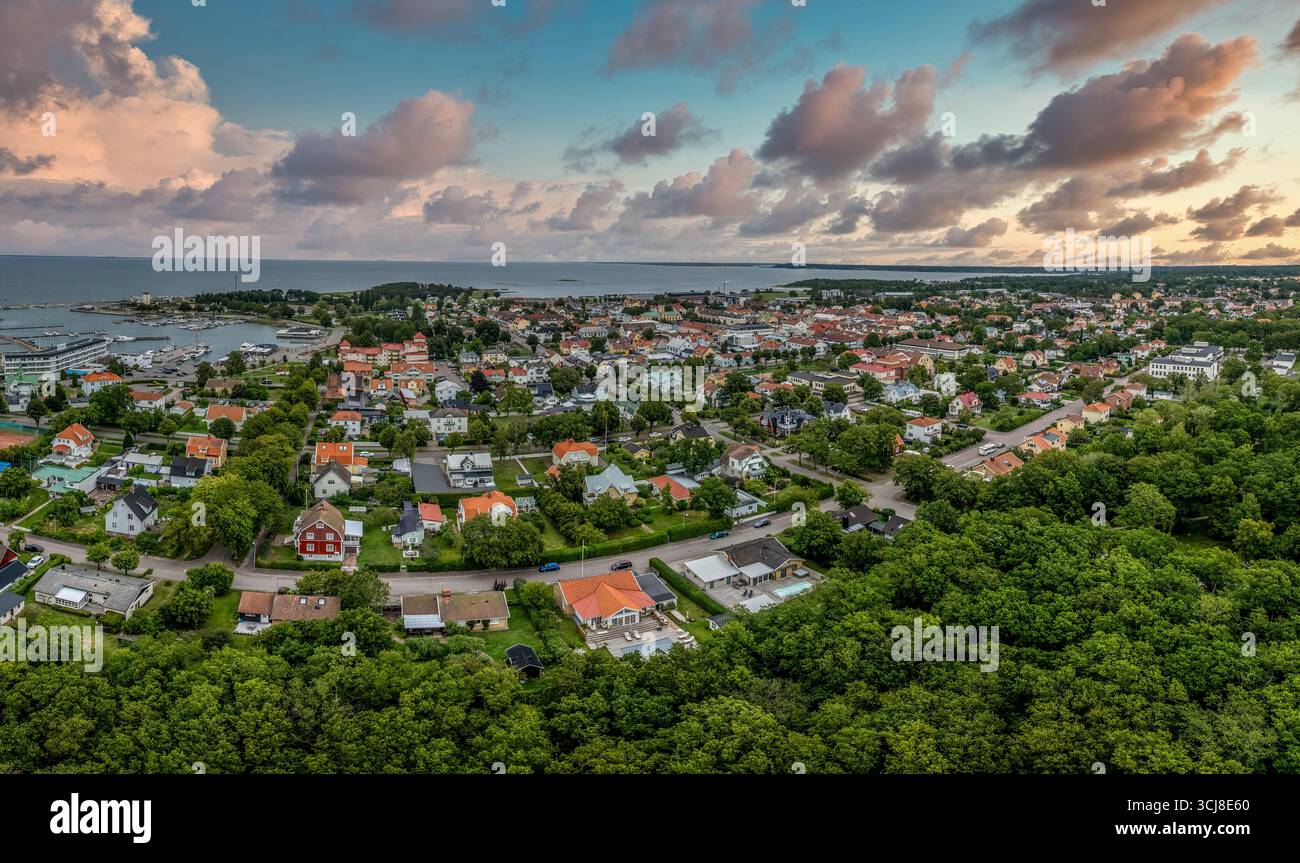 Vista panoramica aerea della città di Borgholm sull'isola di Öland, in Svezia, vicino al Kalmar Sound Foto Stock