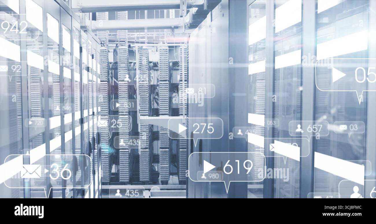 In mostra i rack per server che si trovano nel corridoio del data center, visualizzando luci LED e icone dati mobili Foto Stock