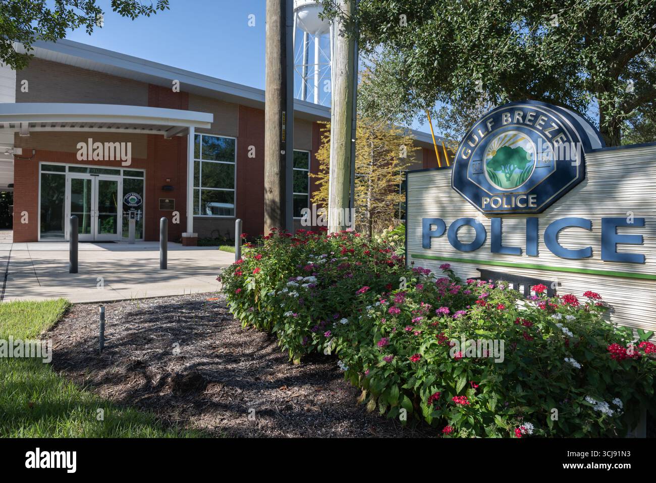 Gulf Breeze, Florida, Stati Uniti – 1 settembre 2025: Strutture di pubblica sicurezza Gulf Breeze, tra cui vigili del fuoco e dipartimento di polizia Foto Stock