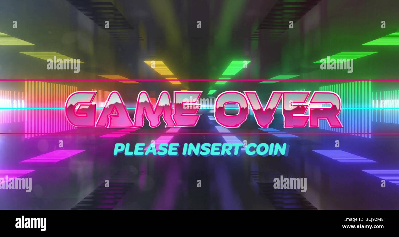 Testo brillante al neon che illumina il tunnel in stile arcade, con la linea ciano "PLEASE INSERT COIN" Foto Stock