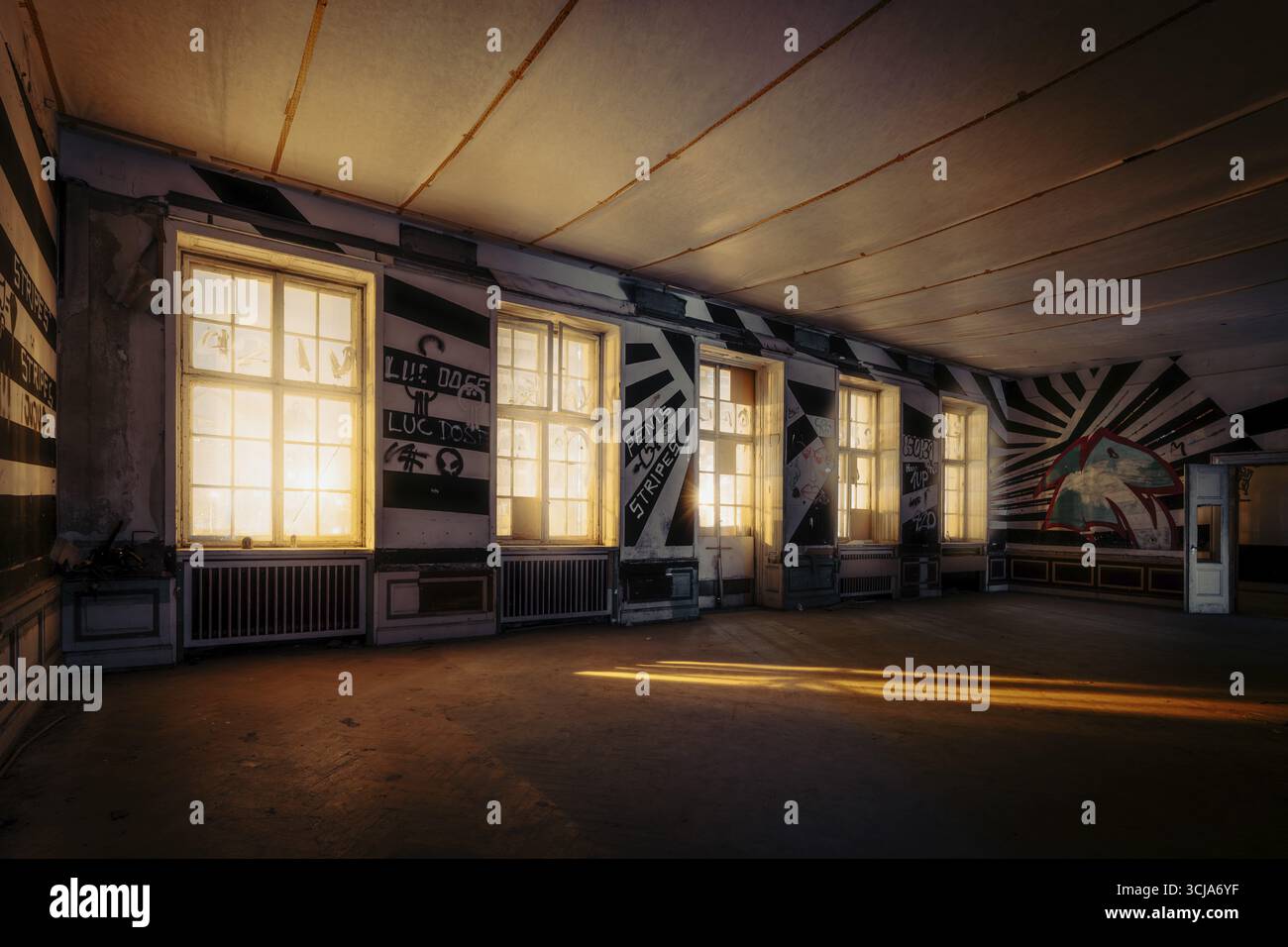 Posto perso nel centro della metropoli bancaria. Vecchia sede della polizia, centro di Francoforte sul meno, Assia, Germania Foto Stock