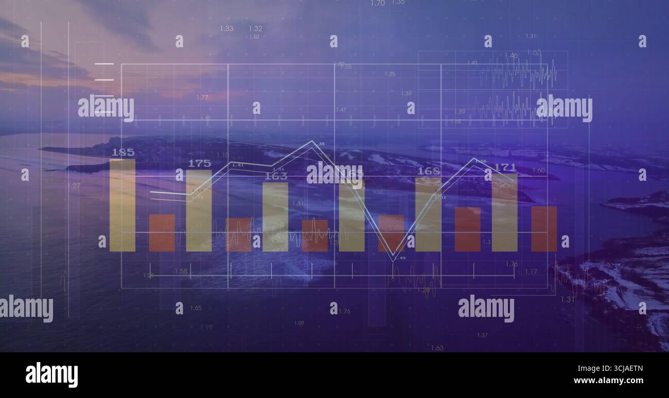 Visualizzazione di dati traslucidi sovrapposti alla scena dell'alba costiera, con barre colorate e grafici a linee bianche Foto Stock