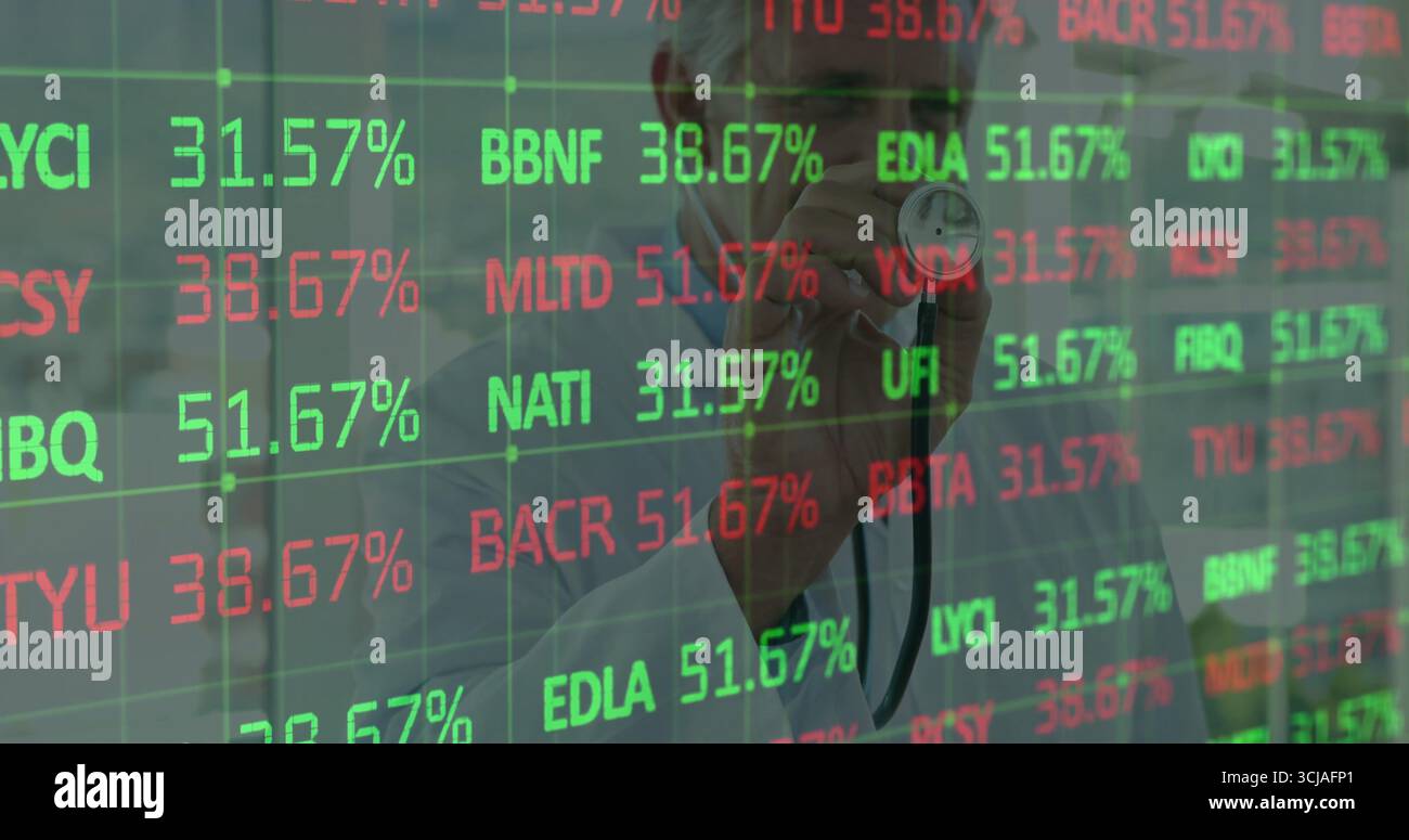 Medico esaminatore che indossa uno stetoscopio bianco per la pressatura contro l'esposizione di adesivi di scorta in clinica Foto Stock