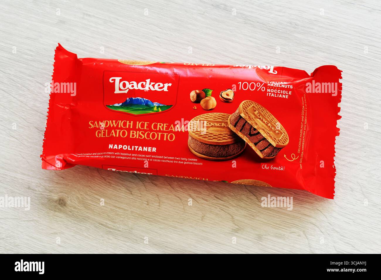 Loacker Napolitaner Nocciola Ice Cream Sandwich di Sammontana S.p.A. - Italia Foto Stock