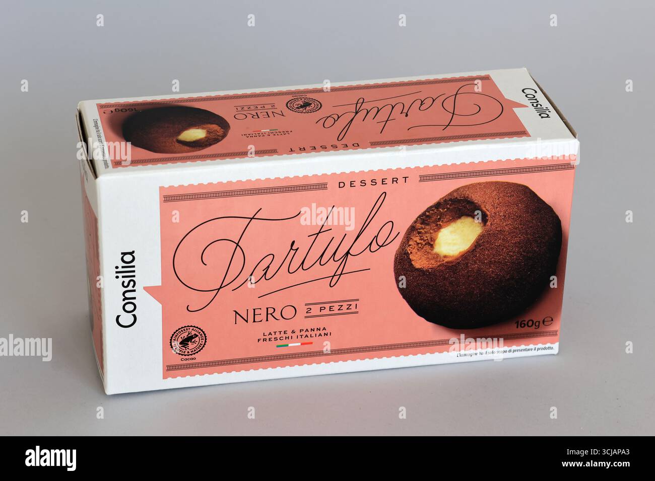 Gelato al Tartufo Nero Consilia realizzato con latte e panna italiani freschi Foto Stock